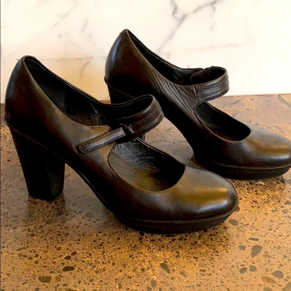 Camper Leather Mary Jane pumps - super comfy